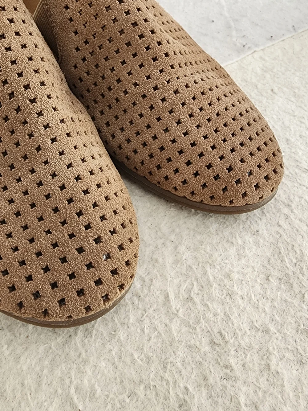Lucky Brand Perforated Suede Loafers Womens 8.5 Tan Slip On Flats Casual Boho